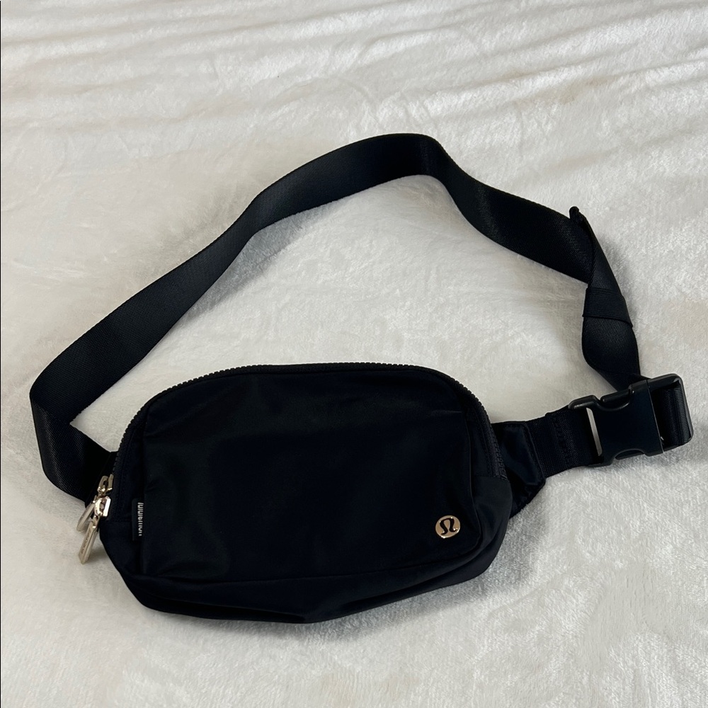 Lulu Black Everywhere Belt Bag-Used Once